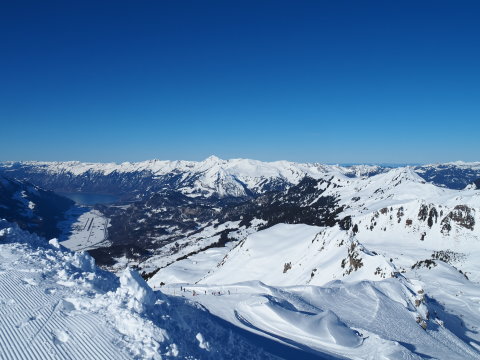 a völgyebn reptér ma ott az F18-as vadászgépek szálltak fel