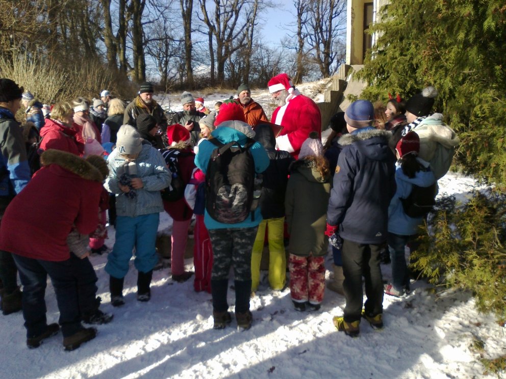 Ajándékosztás a Mindent Tudó Nagy Könyv alapján