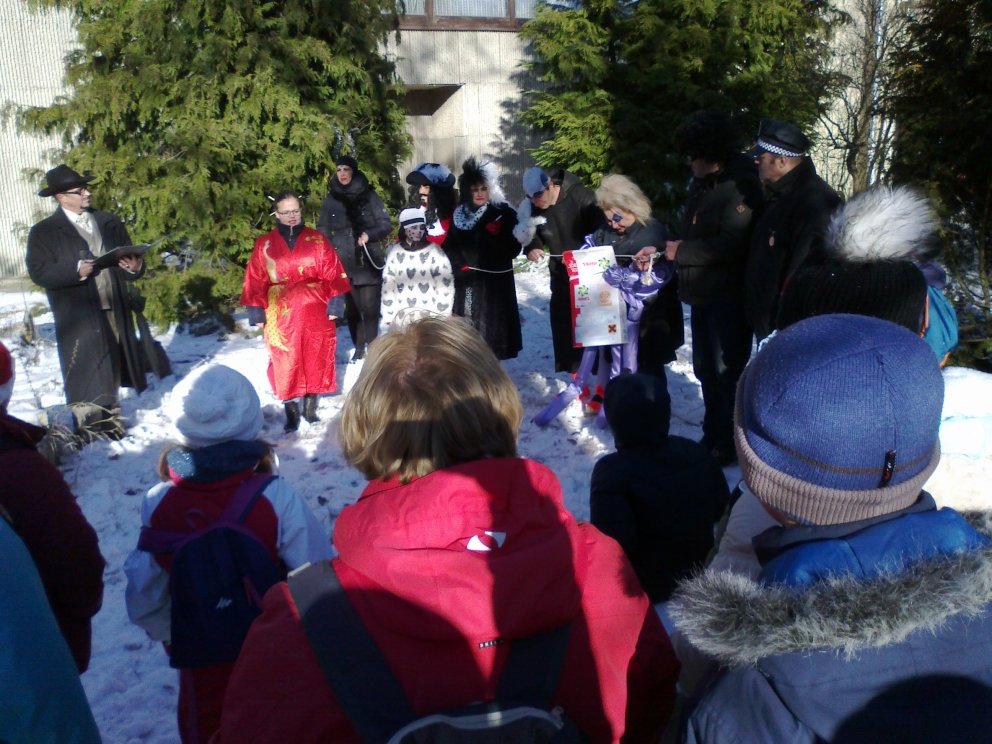Előadás Mikulás napra a gyerekeknek a Vadlibák sárkányhajós társaság által