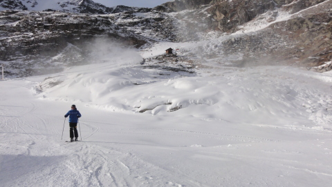 "kétségbeesett" hóágyúzás non-stop