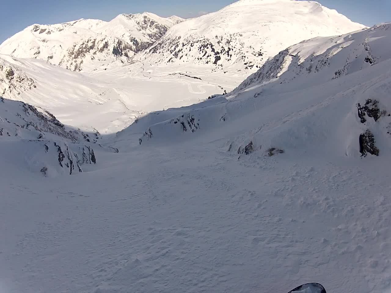 Ez egy klasszikus, szép, széles kuloár porhóval.