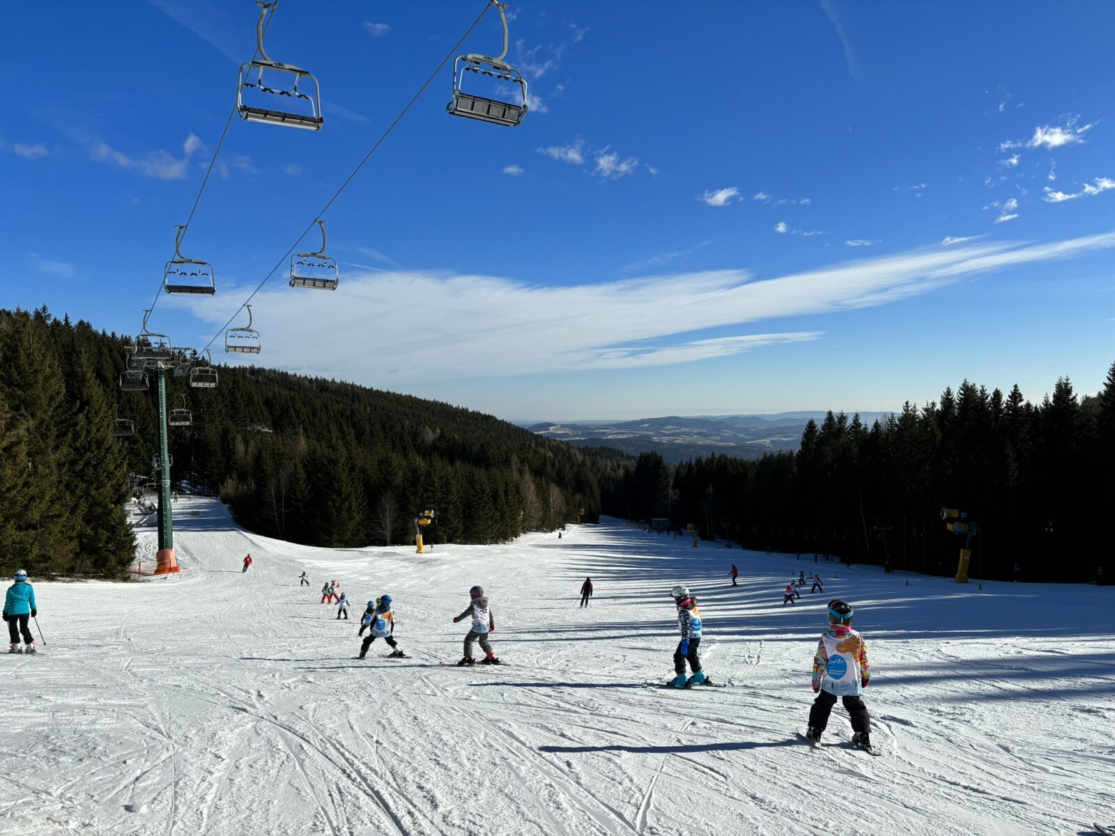 Tanulóknak tökéletes választás a mönichkirchen felőli oldal, ahol több síiskola is működik