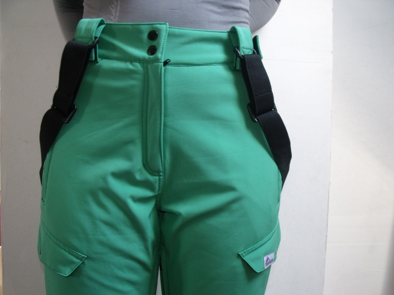 Élénk középzöld női Montagna softshell nadrág