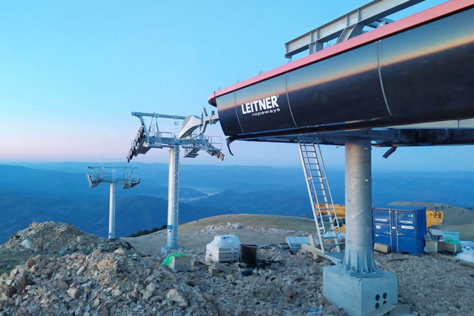 Új Leitner felvonó az épülő Zarski Sícentrumban | Fotó: Montenegró kormánya