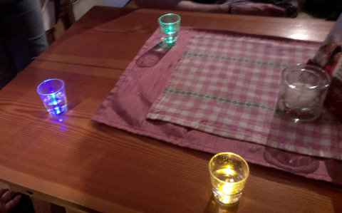 A színes pohár addig villog, amíg meg nem isszuk a tartalmát.