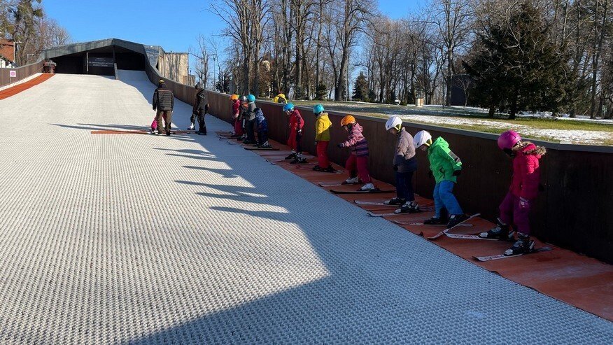 Ingyenes oktatással nyílt napot tartott a Normafa Síiskola