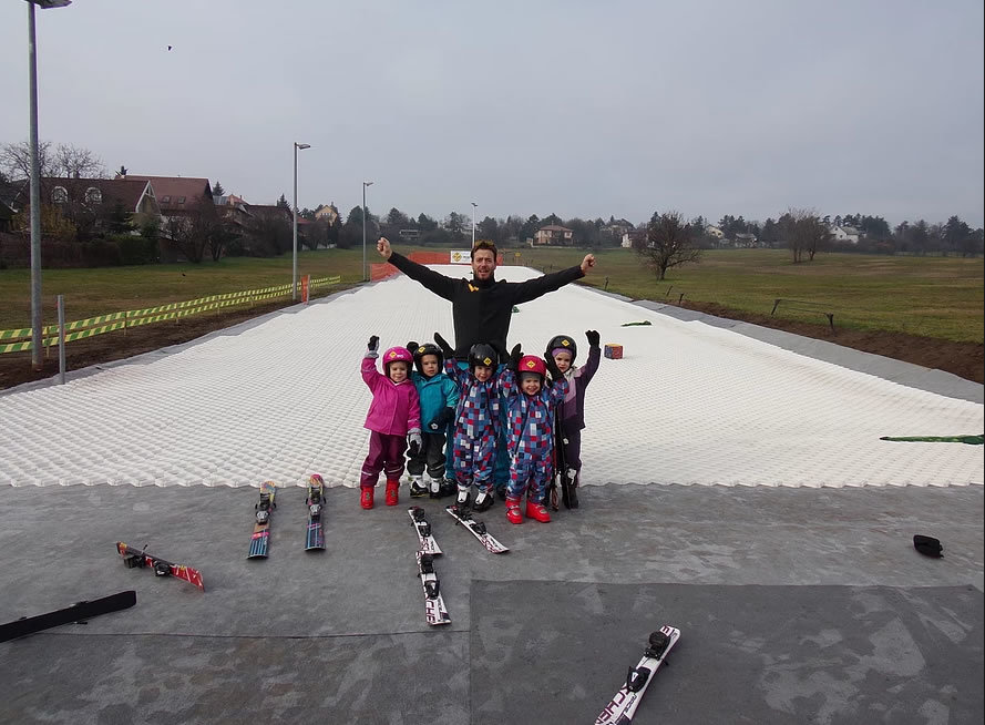 Műanyagpálya a SKID Síiskolában Diósdon