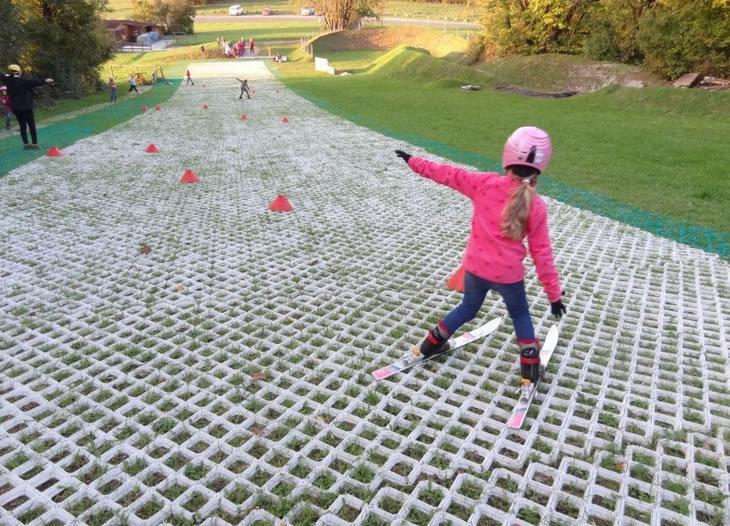 Visegrád Nagyvillám Sípálya - műanyagpályás síiskola