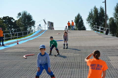 Oktatás a Babos Síklub zuglói műanyag pályáján