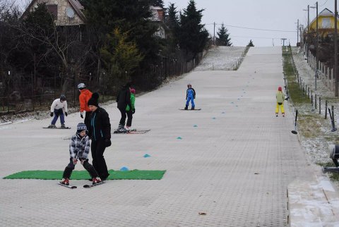 Megyeri Síiskola - Gödöllő, Lázár Vilmos u. 8.