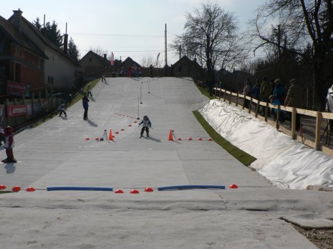 Slider Club Síiskola - 1028 Budapest, Hidegkúti út 228.