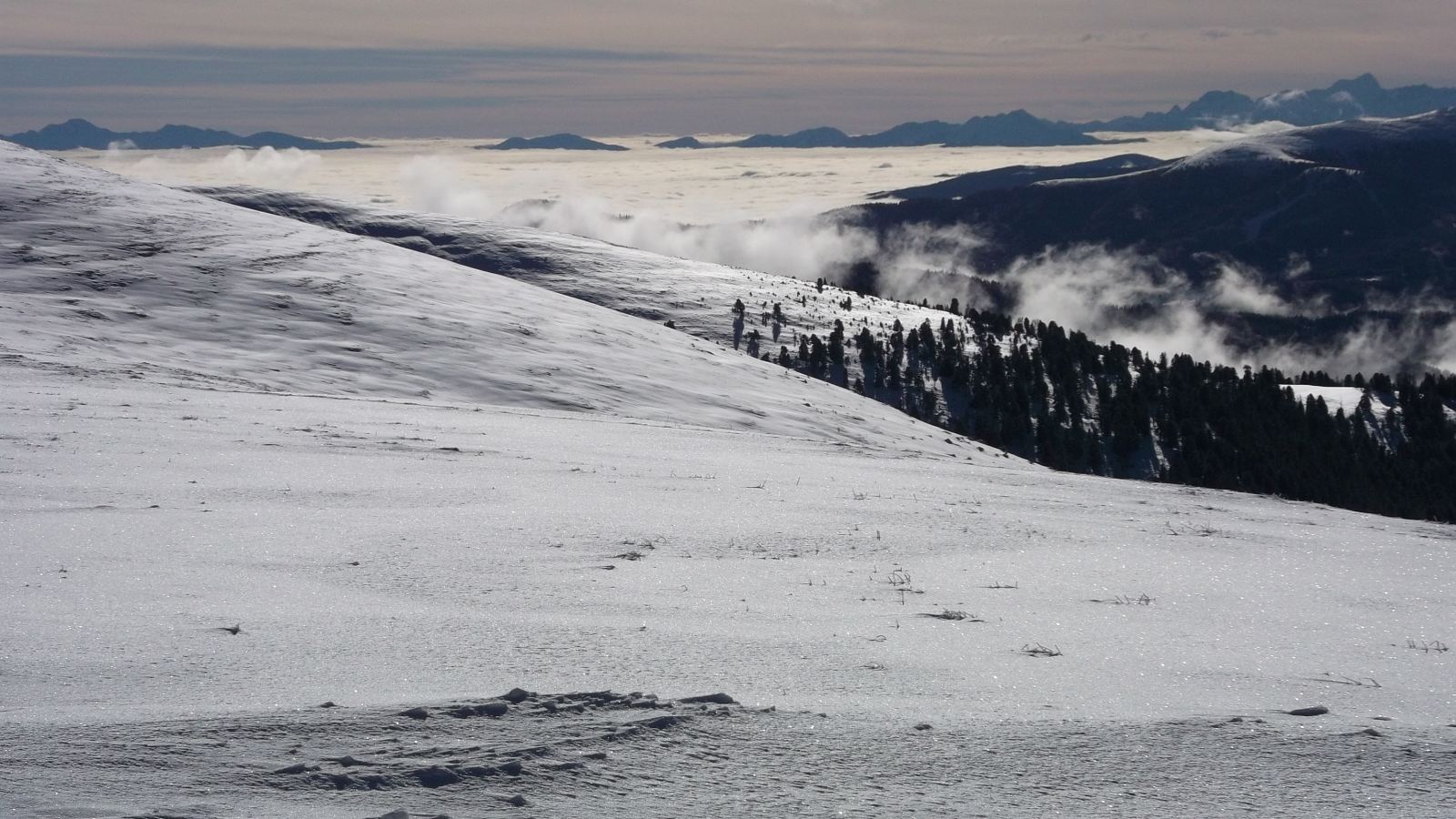 Felhő-tenger, középtájt a "vízeséssel" :)