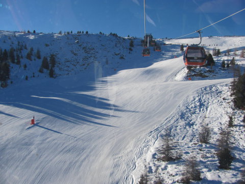 10 üléses végállomás, piros 18 kezdete, jobbról a kerülő bejövetele