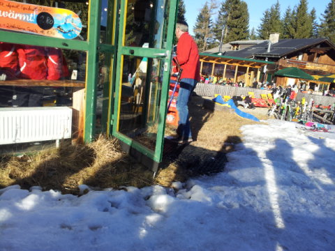 Nincs sok hó a pályán kívül