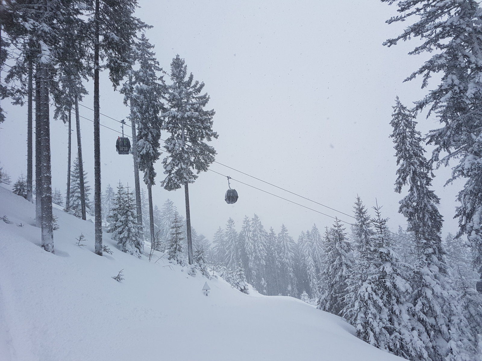 Filzmoos, a kabinos lift jobb oldalán