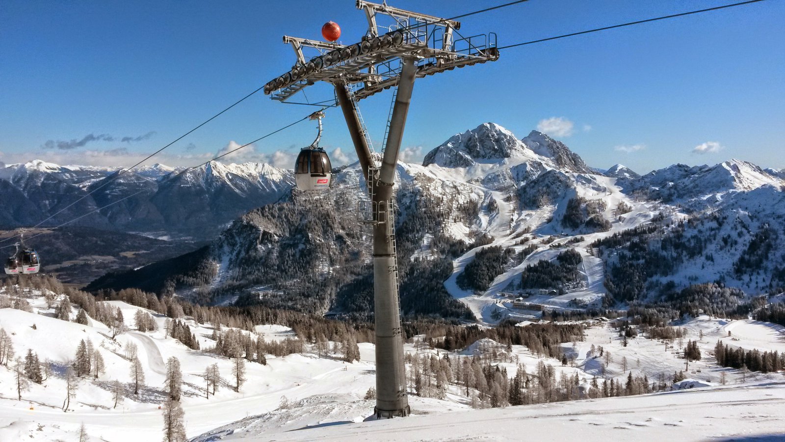 Napsütés, kék ég, porhó. Így indult a március Nassfelden. | Fotó: W.A.