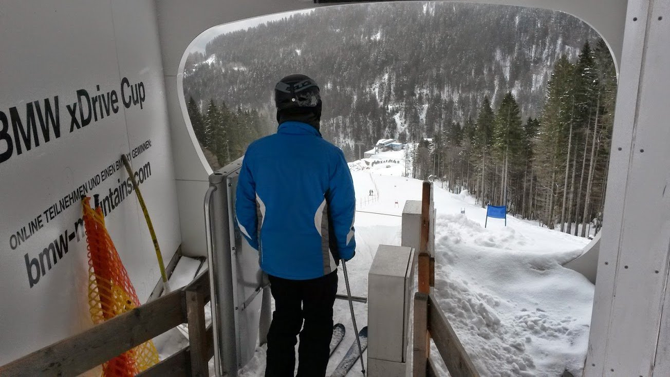 BMW Xdrive  slalom pálya - a síelésed kamera rögzíti, amit később visszanézhetsz a neten.