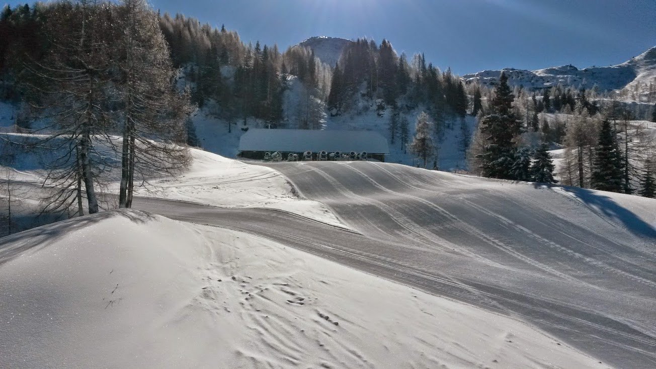 Nassfelden megtanultak profi módon ratrakolni - kiválóan kezelt pályákat találtunk mindenhol.