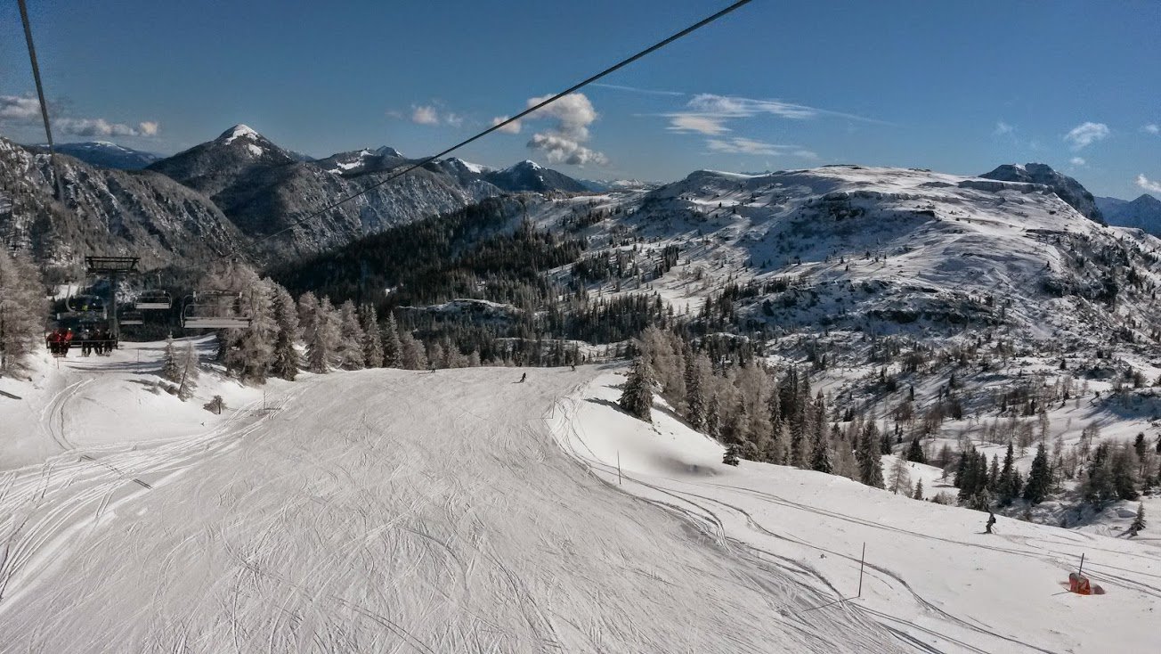 Üres pályák és tökéletes hó március elején