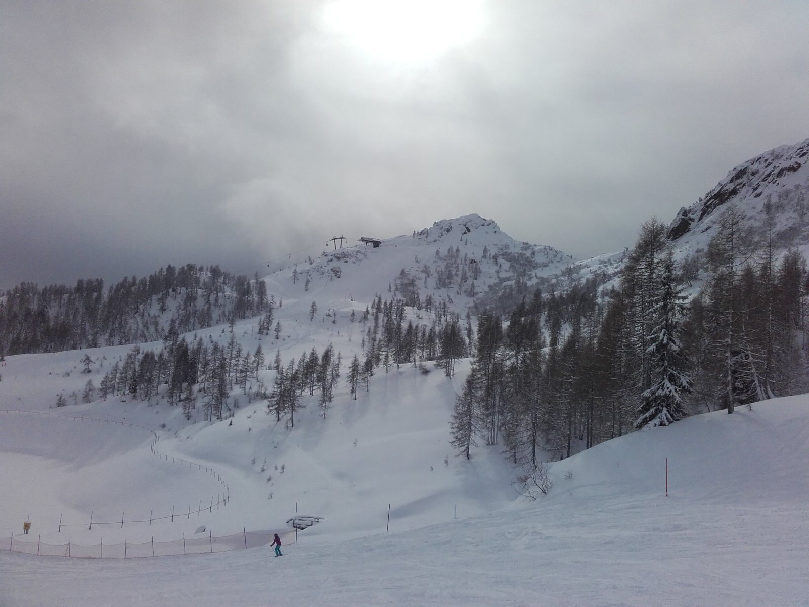 Lassan azért győz a fény.