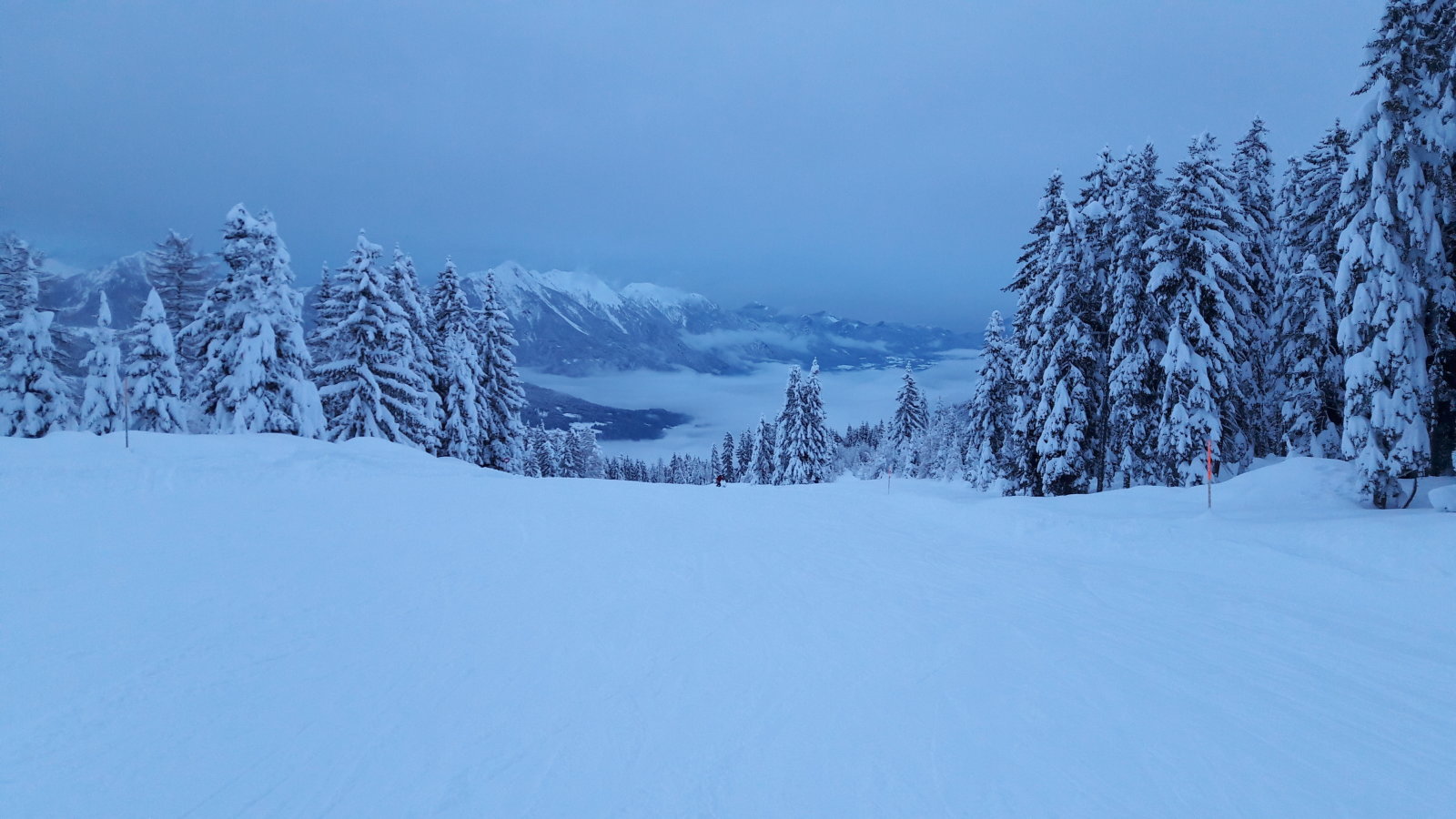 Sípálya közepe épp üresen