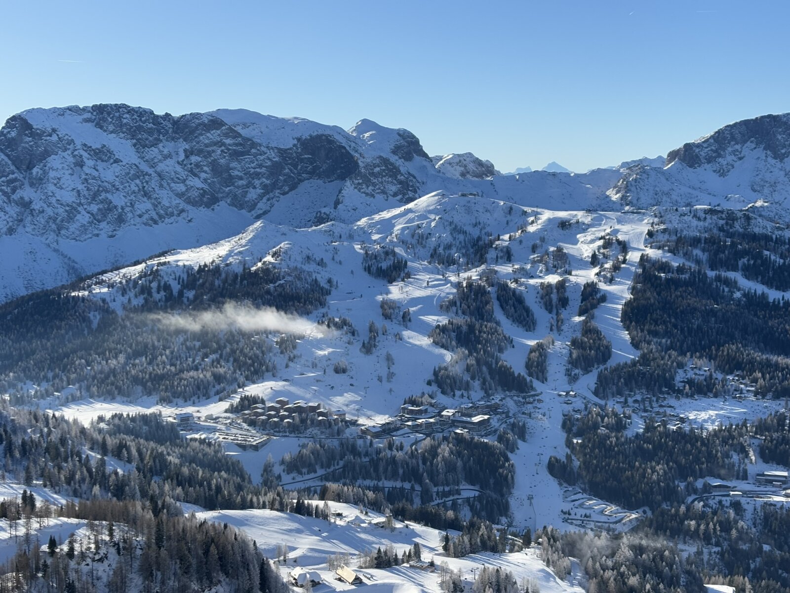 A Tröglbahn új 6 személyes ülőlift pikk-pakk felér 1875 méter magasba