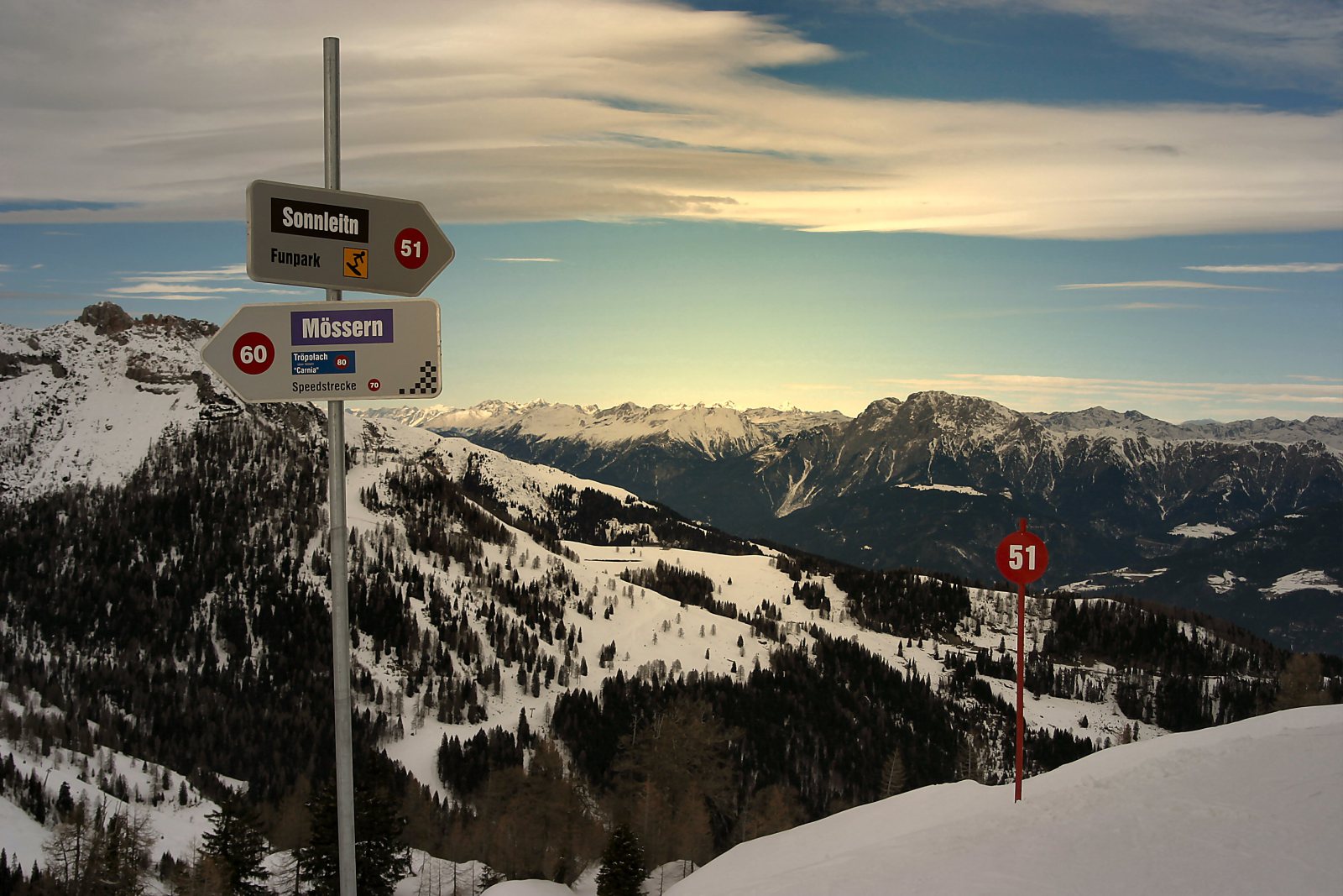 Két út van előttem...