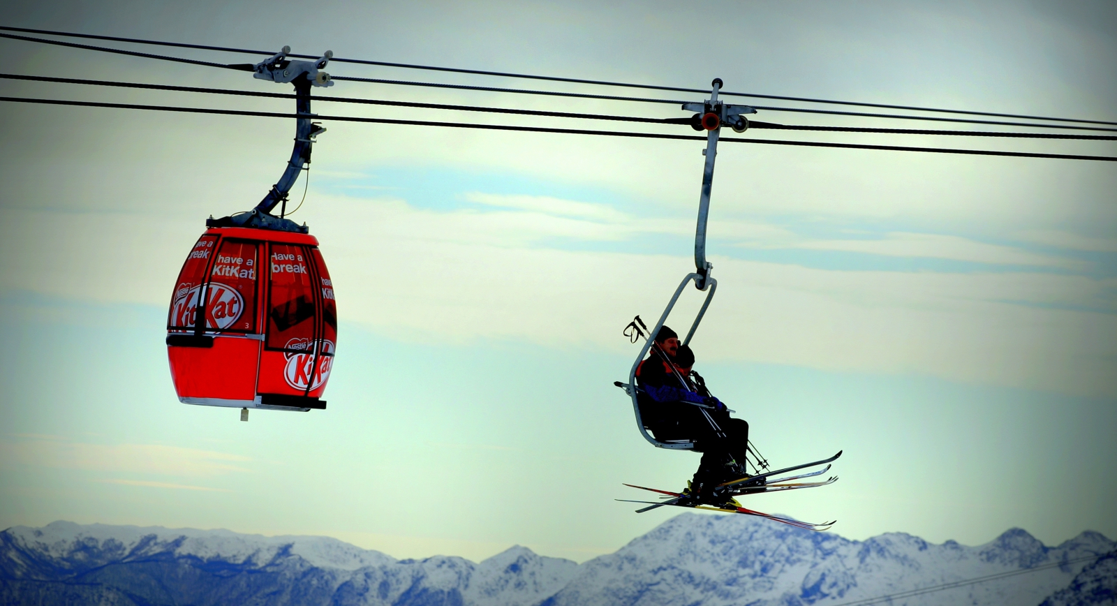 Ki ezzel, ki azzal...