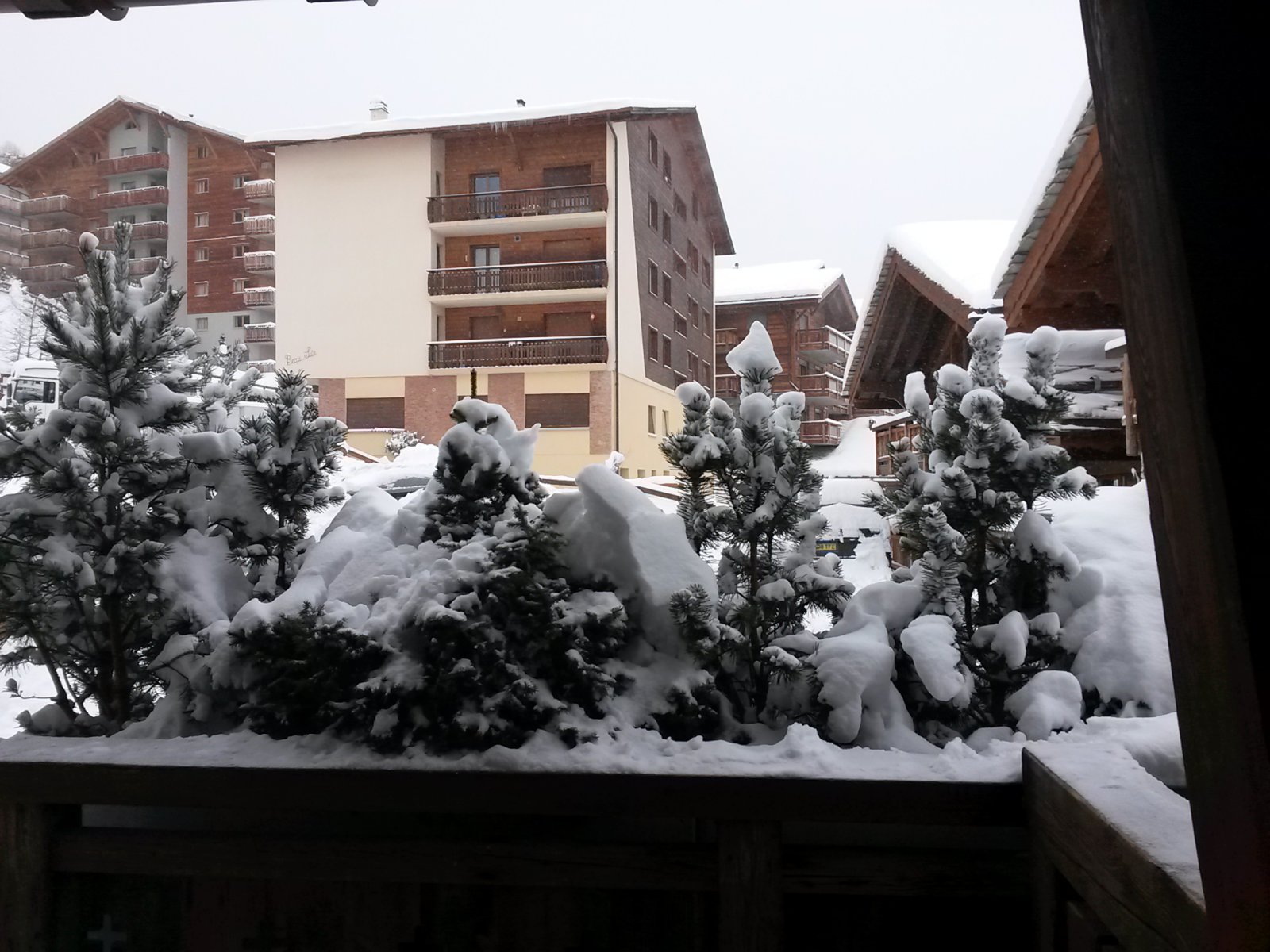 Szép nagy hó esett az éjjel.