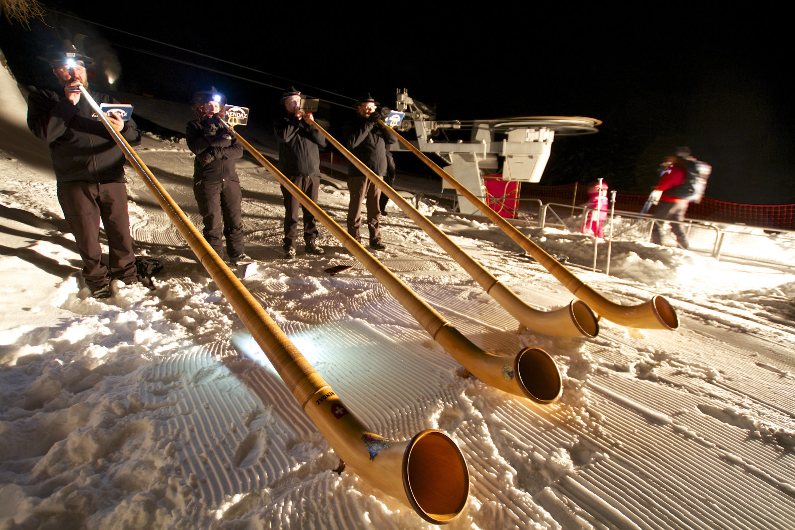 Nendaz Telihold Party alpesi kürtökkel - Fotó: Etienne Bornet