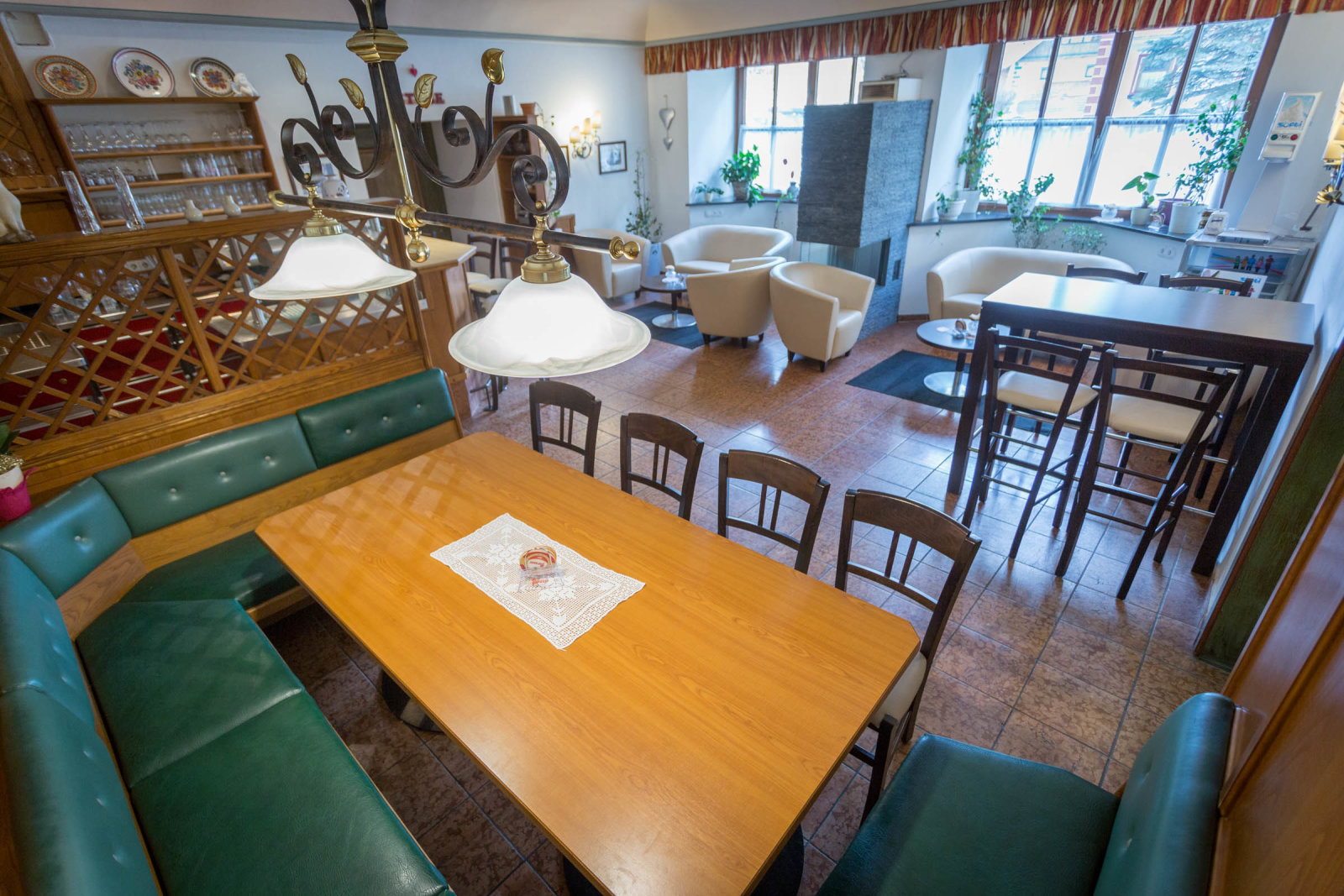 10.Hotel-Neuwirt-bar-kozossegi-helyseg2.jpg