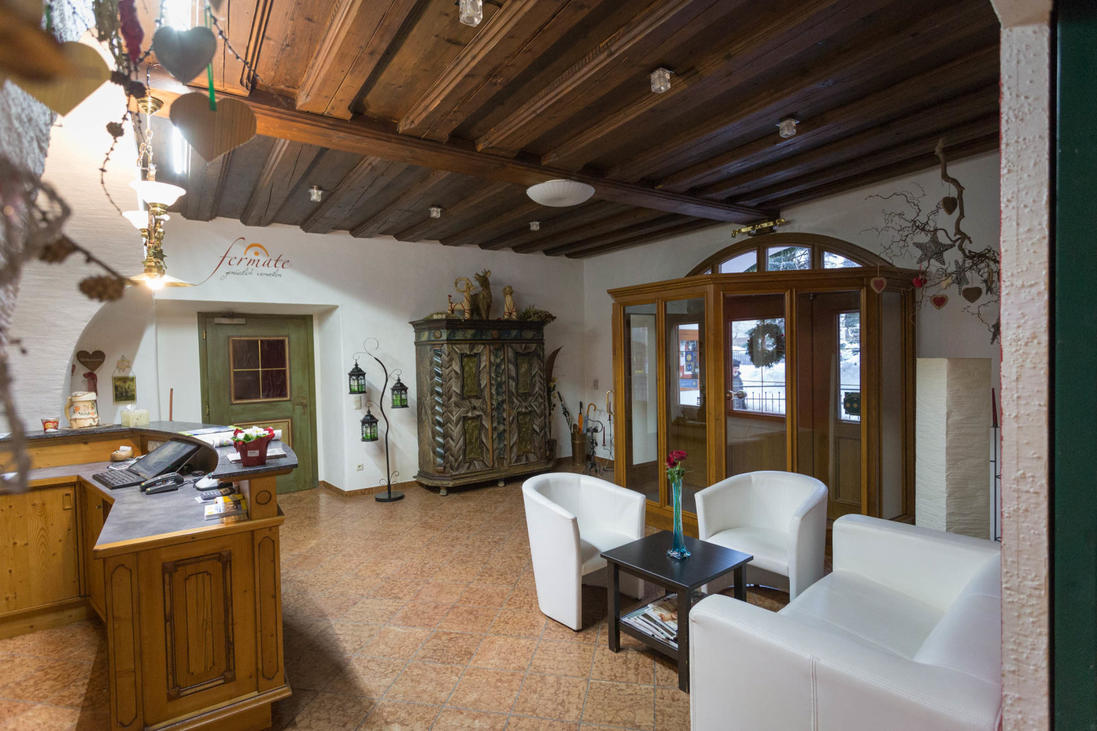 9.Hotel-Neuwirt-recepcio.jpg