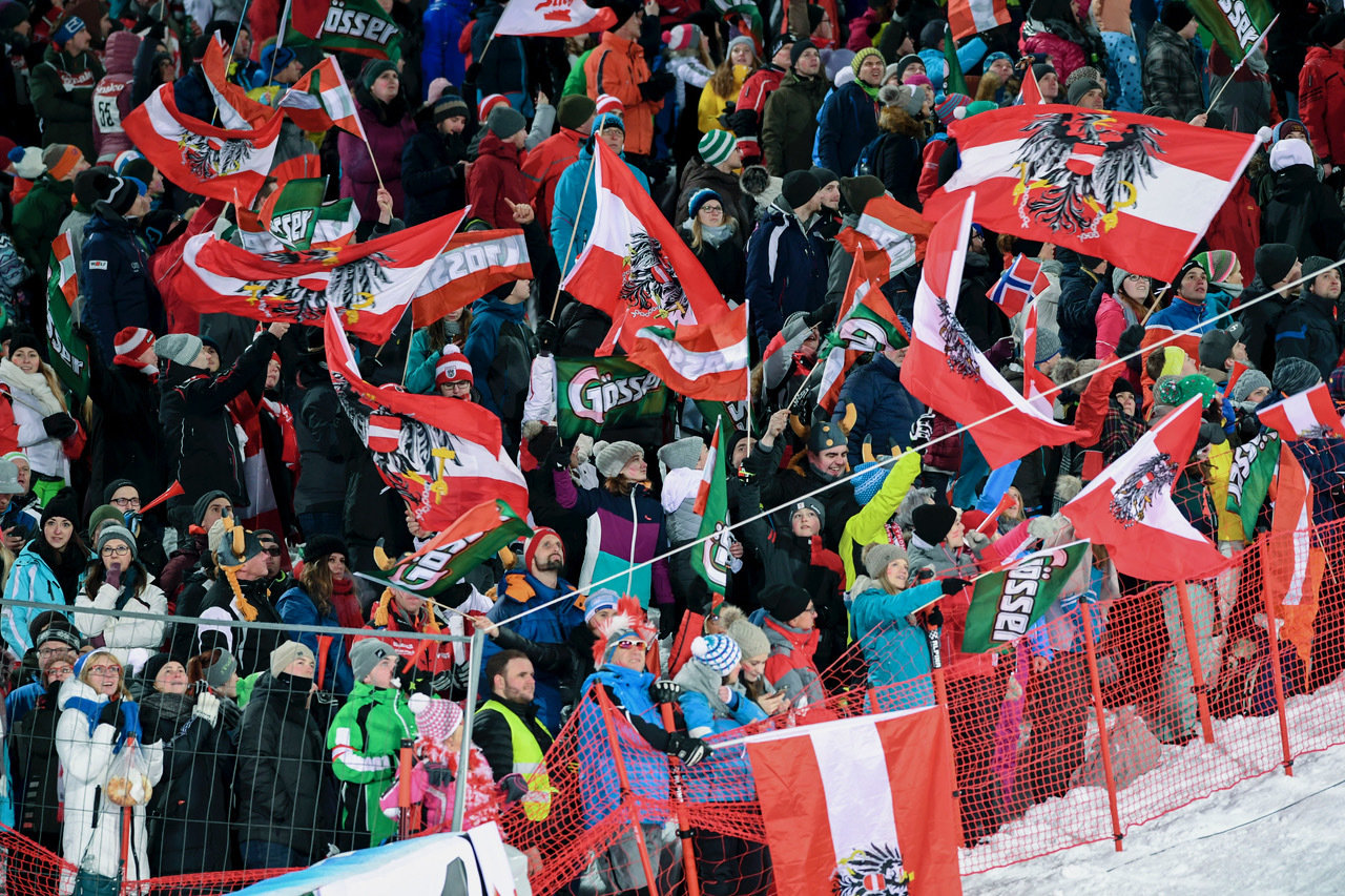 45 ezren szurkoltak élőben a versenyzőknek