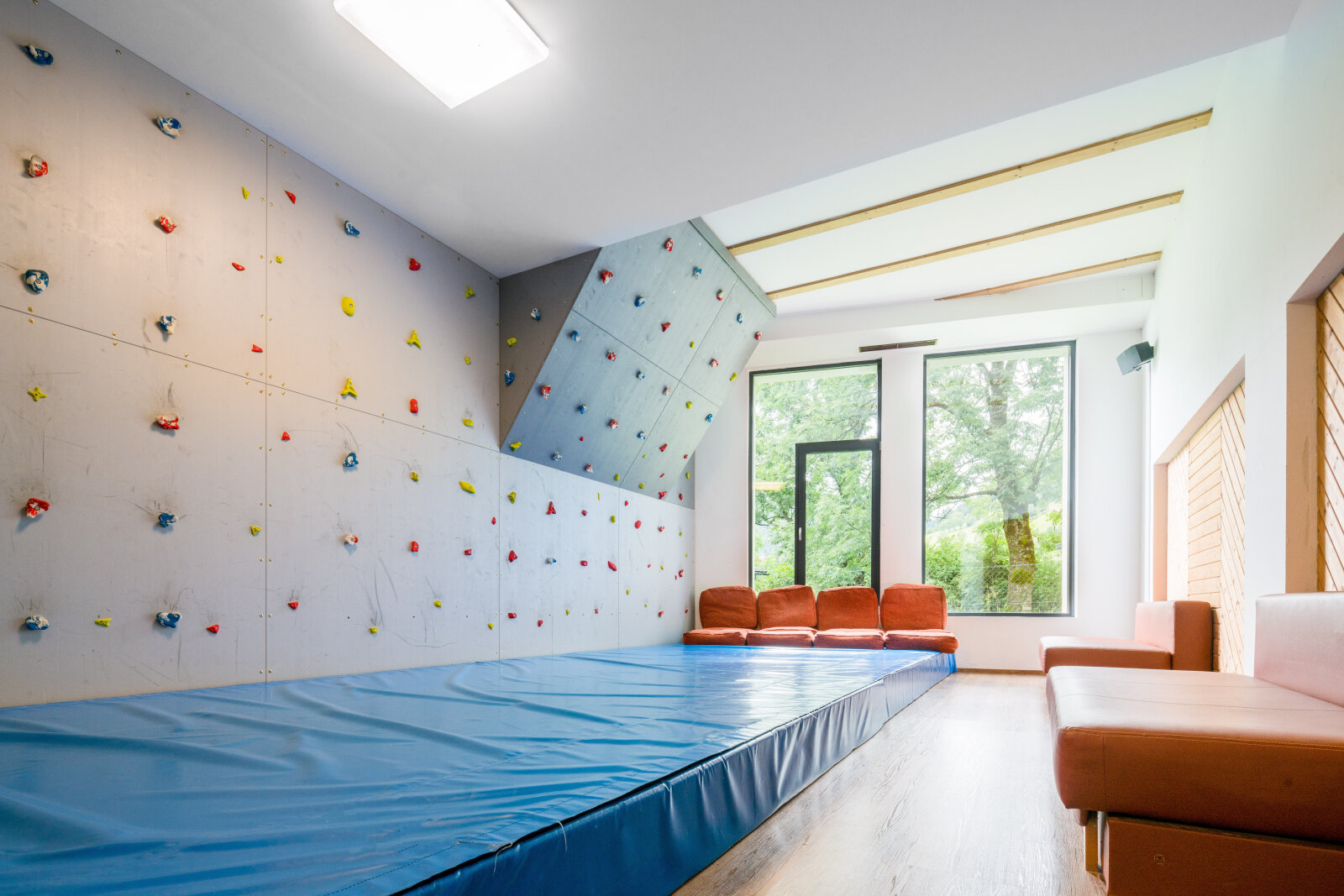 26-Hotel-NockResort-Kletterwand-kids.jpg