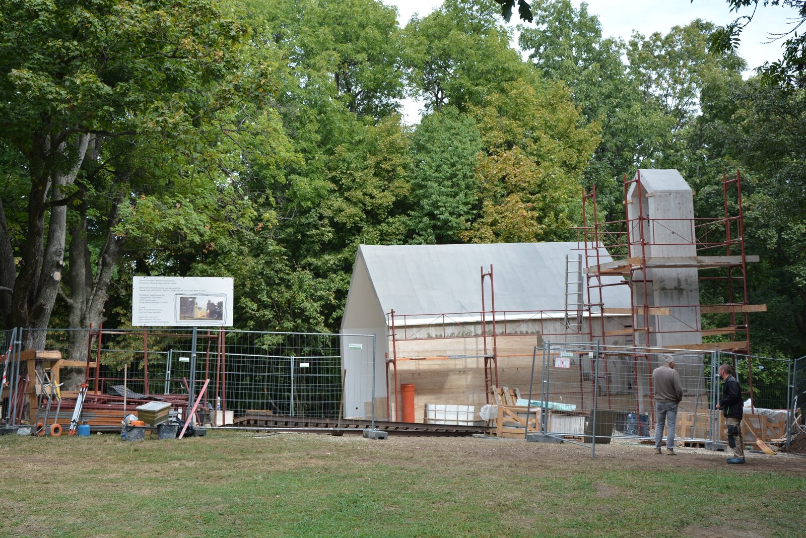 Épül a kápola az Anna réten