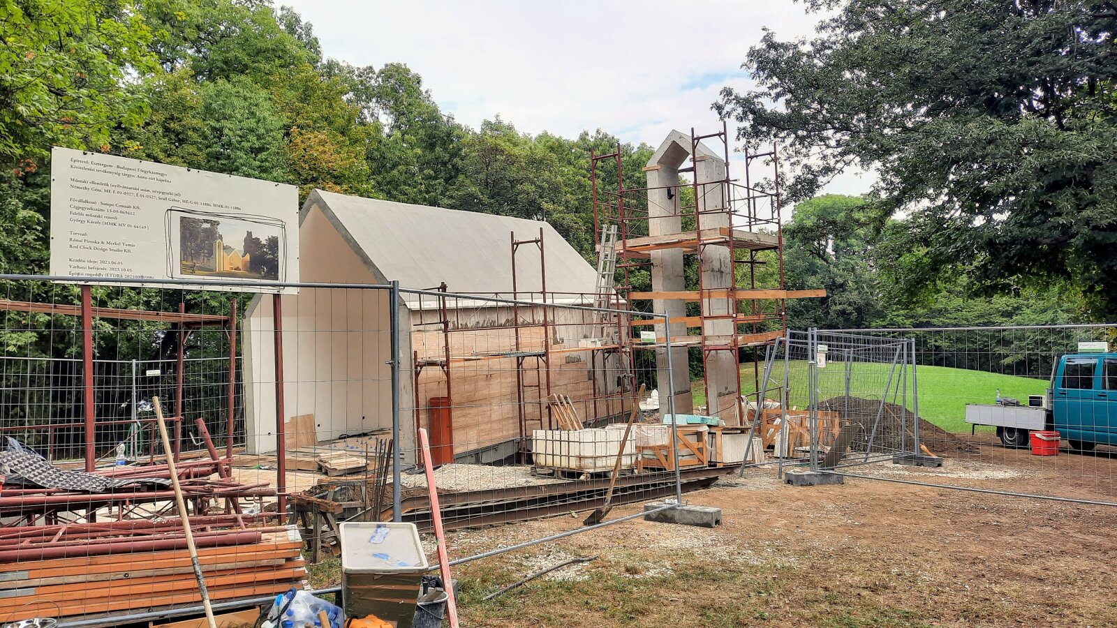 Épül a kápola az Anna réten