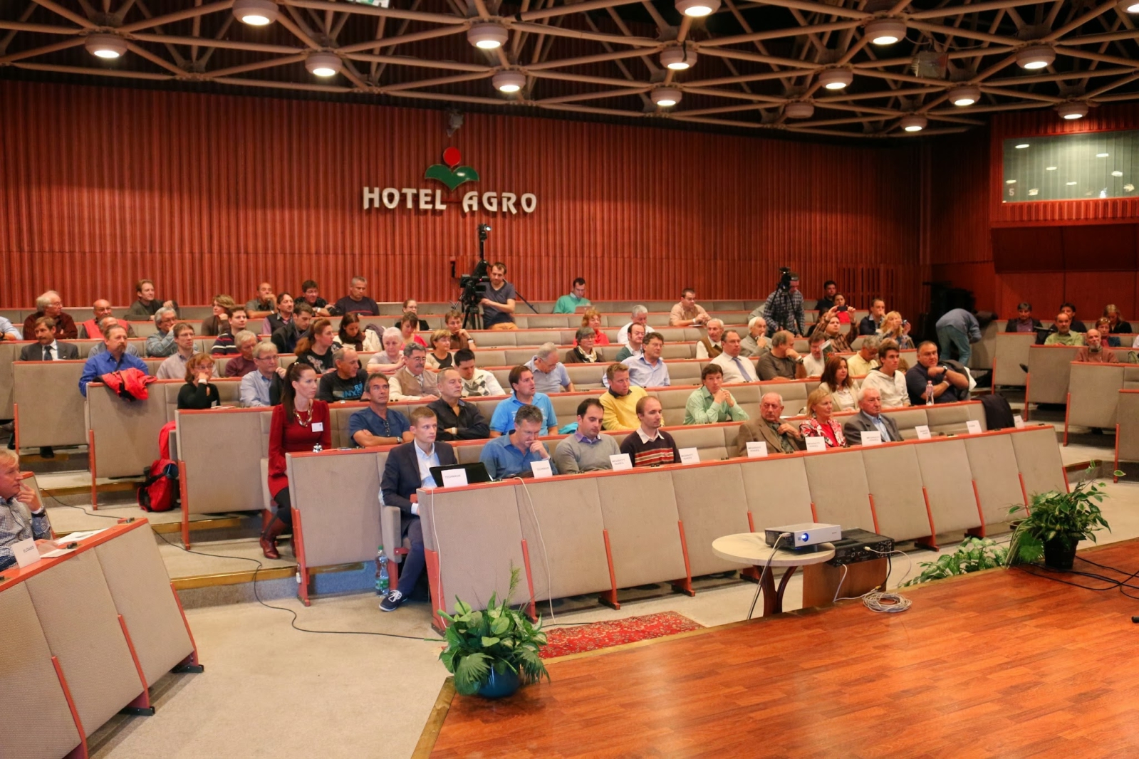 A konferencia hallgatósága 