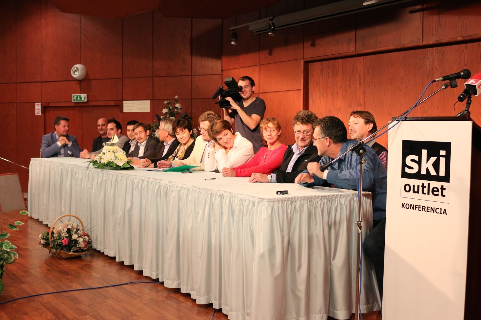 Aláírási ceremónia