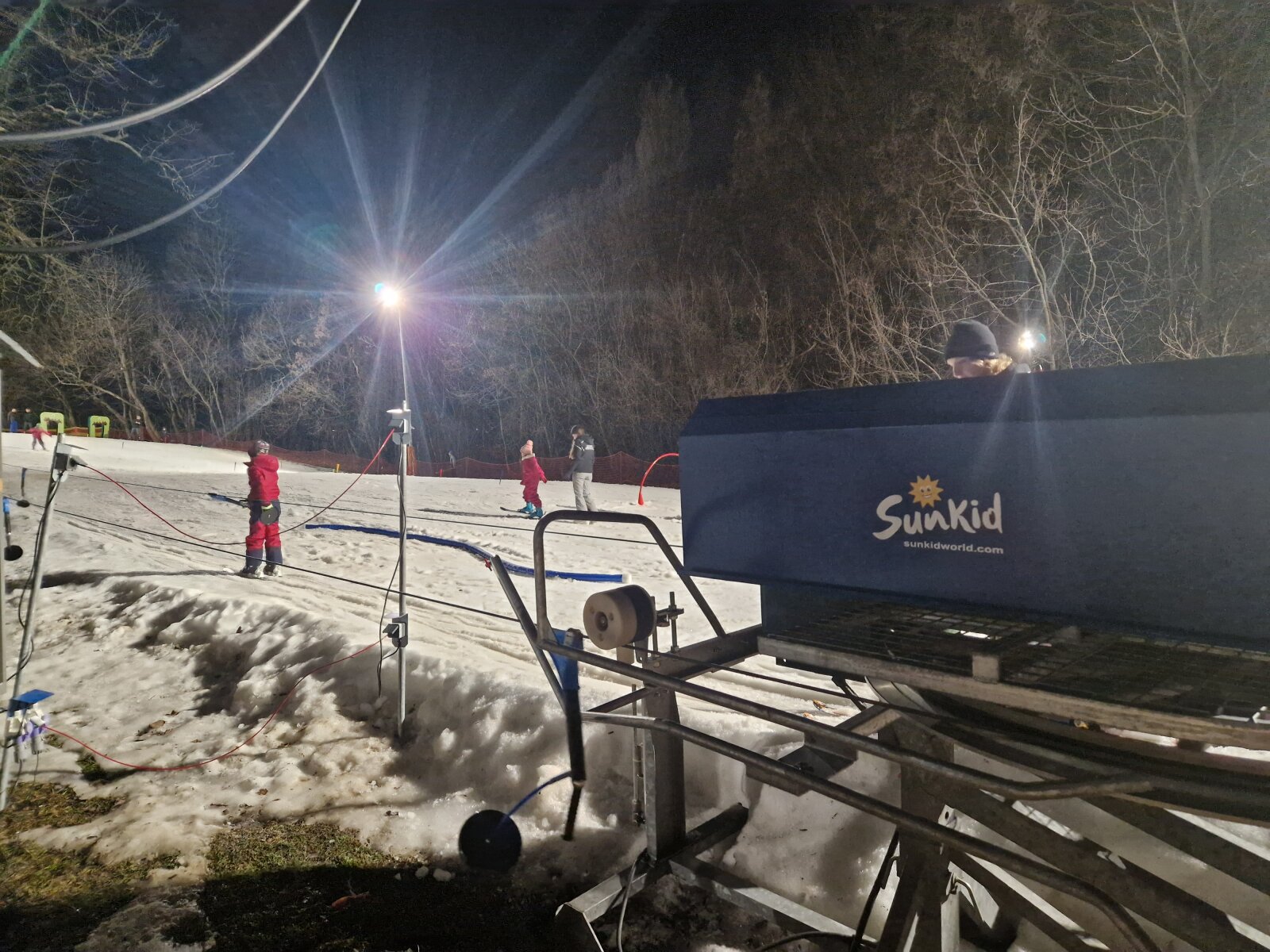 SunKid korongos felvonó segíti a kezdőket az új Normafa tanulópályán | Fotó: sielok.hu