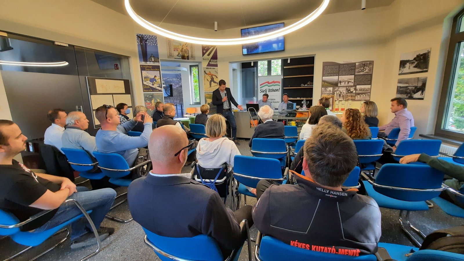 A Chernel István Sí Klaszter a megújult Normafa Látogatóközpontban tartotta aktuális ülését.