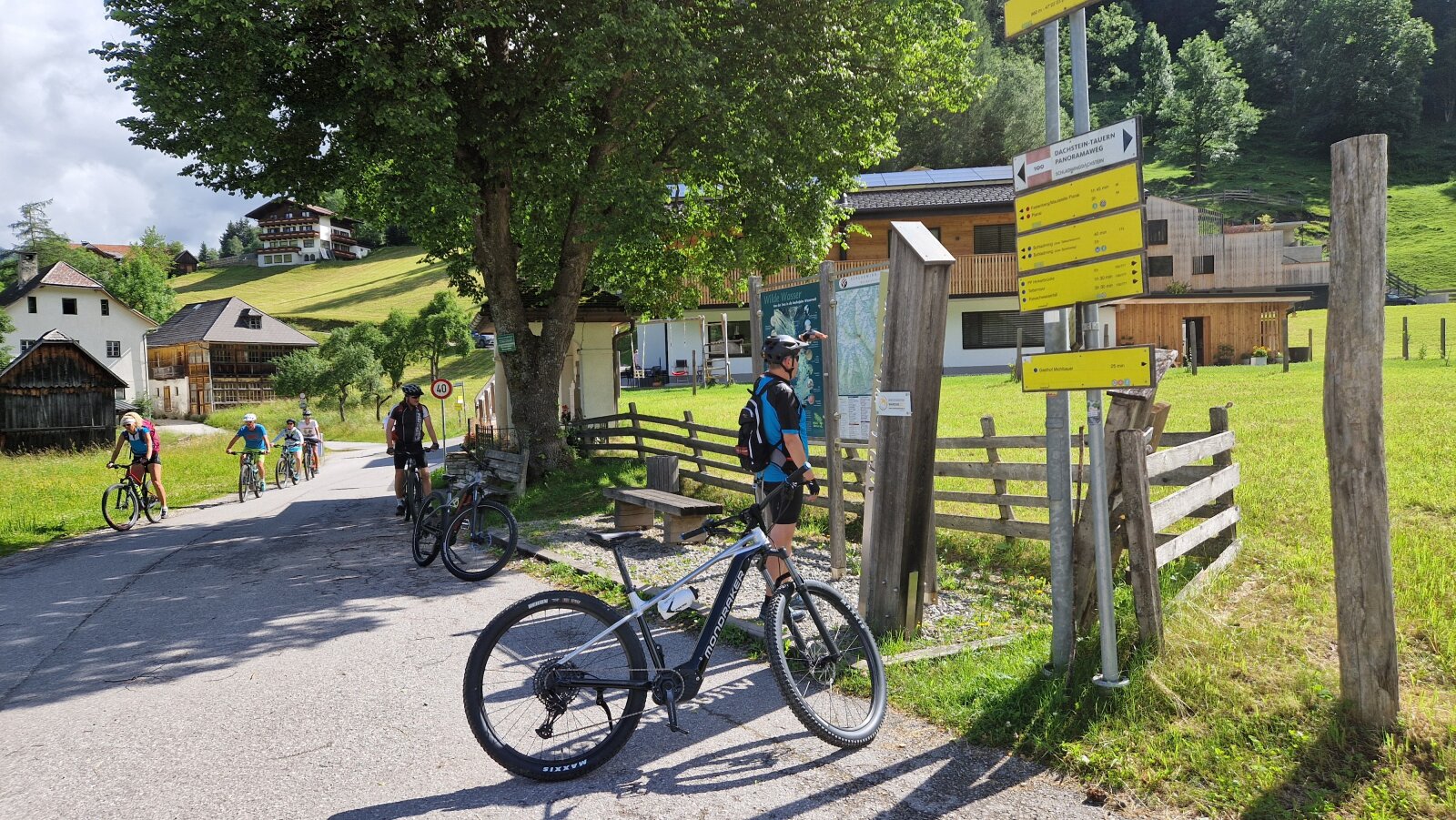 Jól jelzett kerékpárutak hálózzák be a régiót 