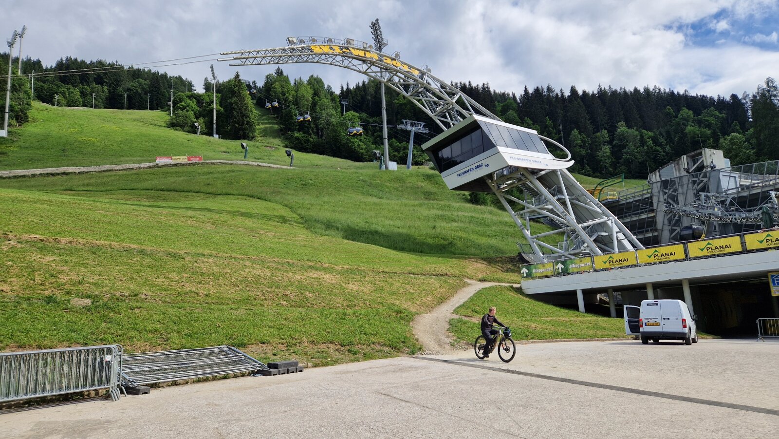 A Planai Steilhang látványa nyáron