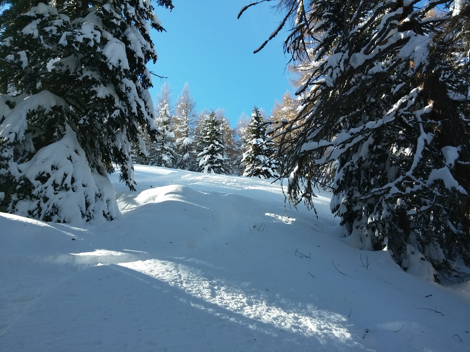 Rengeteg a hó, nehéz benne a csúszás