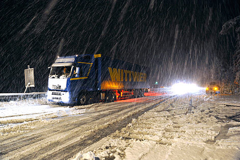 Tiroli autópálya péntek éjjel - Fotó: APA