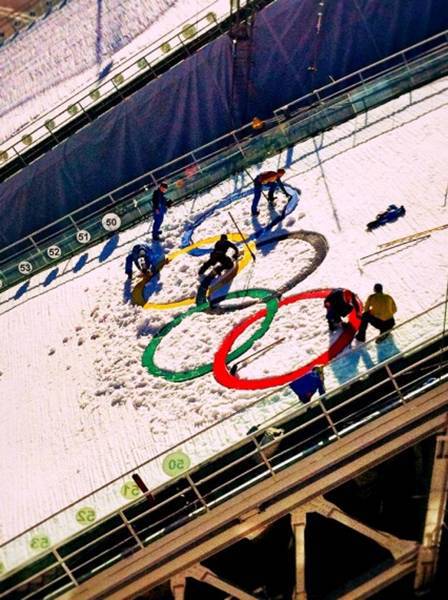 Munkálatok a sísáncokon a versenyek előtt