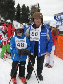 Bánás Artur és unokája a rajtnál