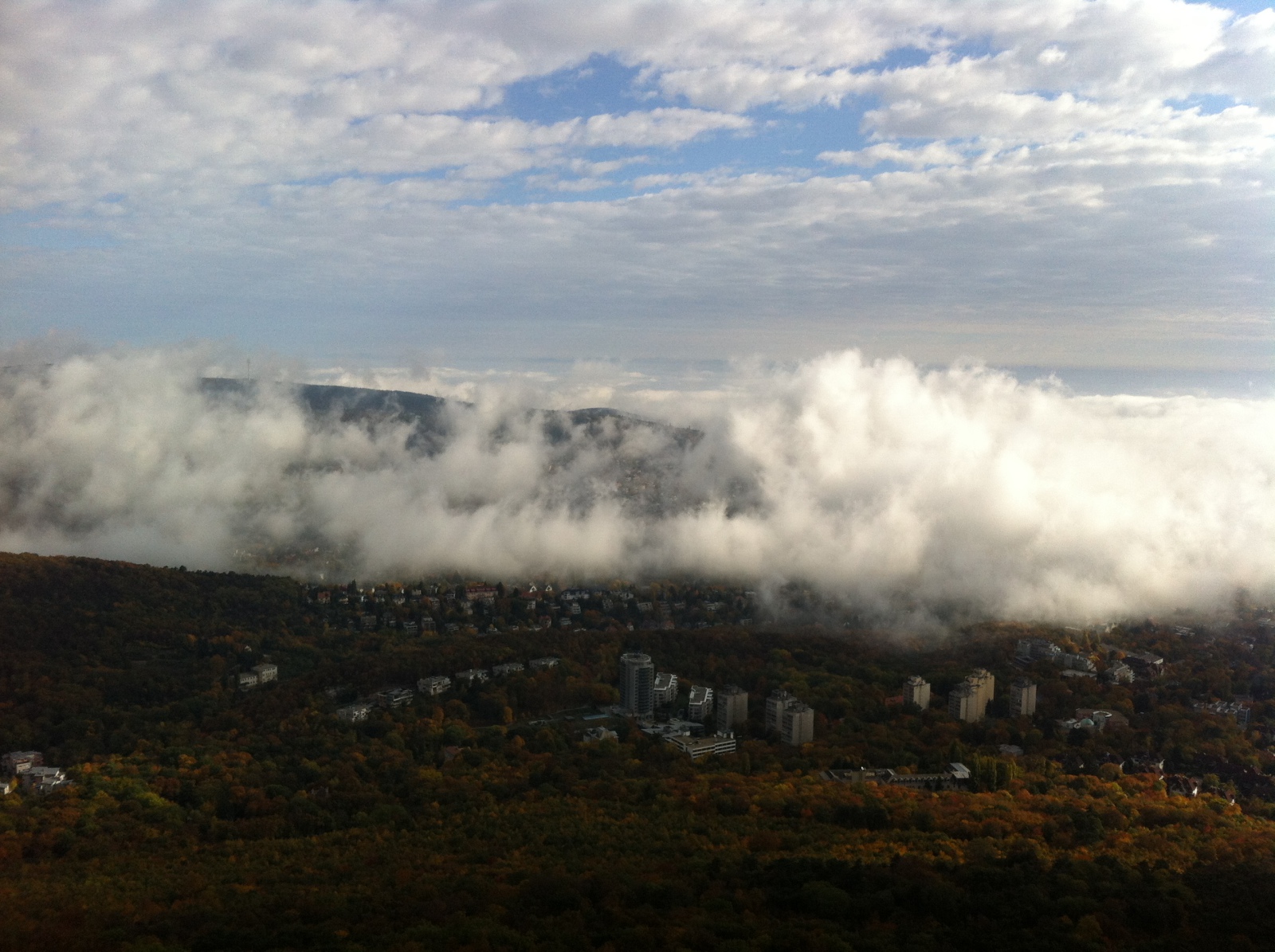 felhőben a város 4.