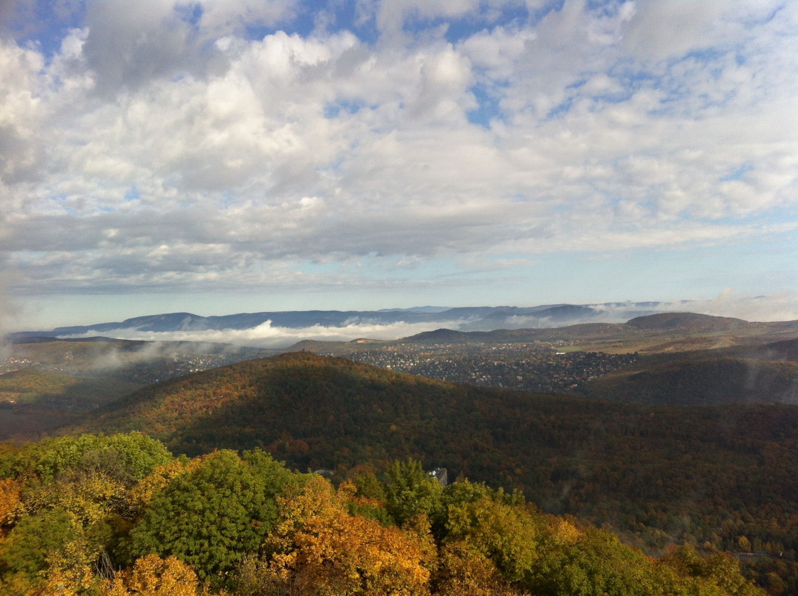 felhőben a város 6.