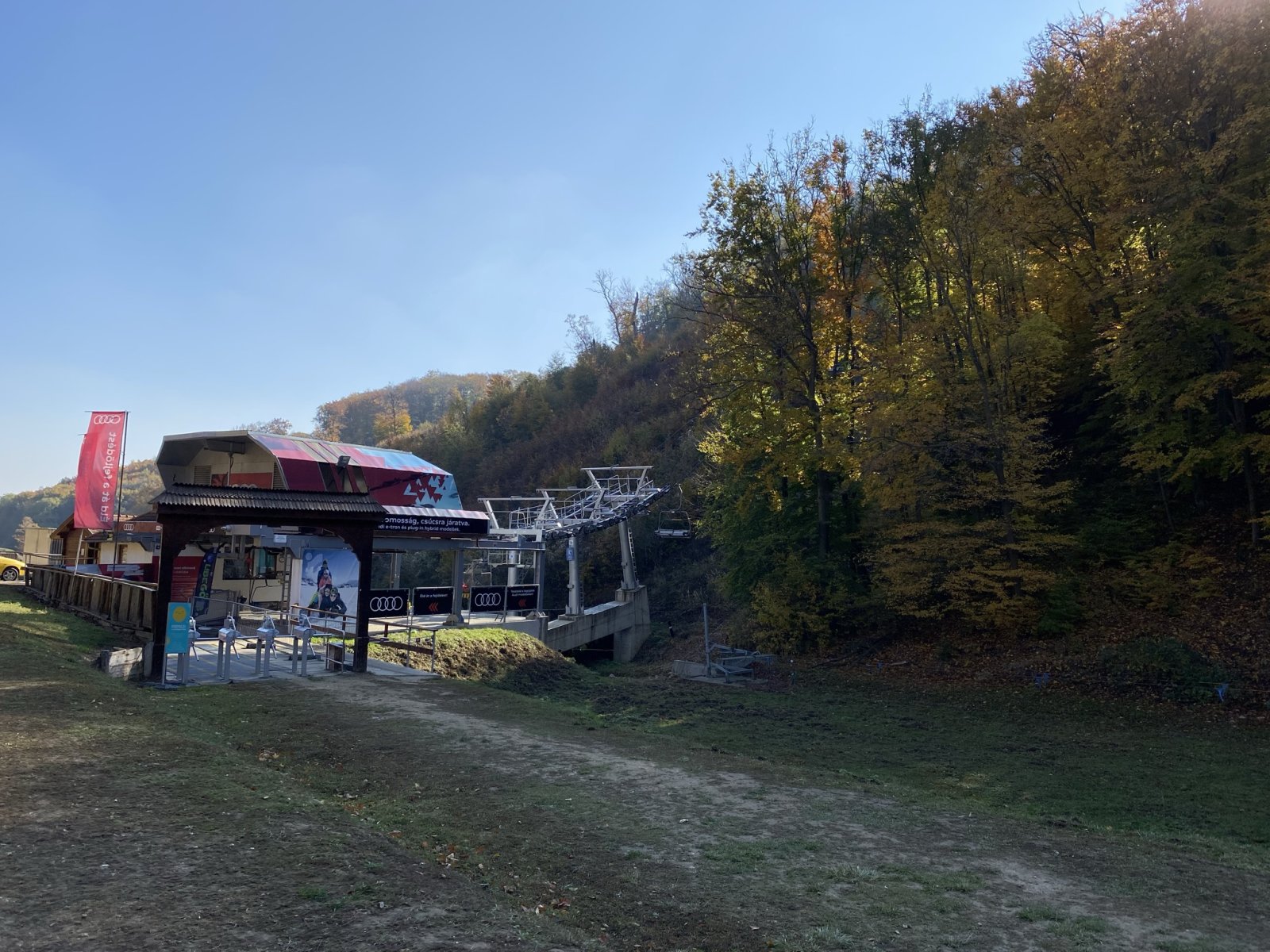 A négyüléses felvonó alsó állomása