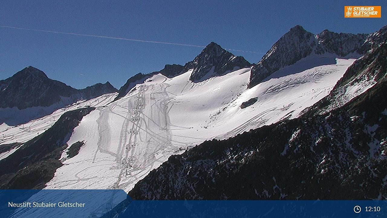 Stubaion zajlanak az előkészületek, feltehetően a felső csákányosok kezdik a hétvégi szezont